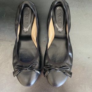 Tod’s black flats